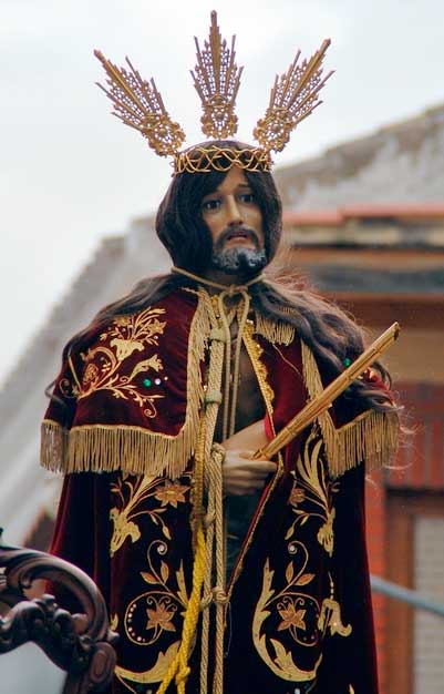 Imagen del Cristo de la Misericordia, obra del sigo XVII, procesionando por las calles de Herencia